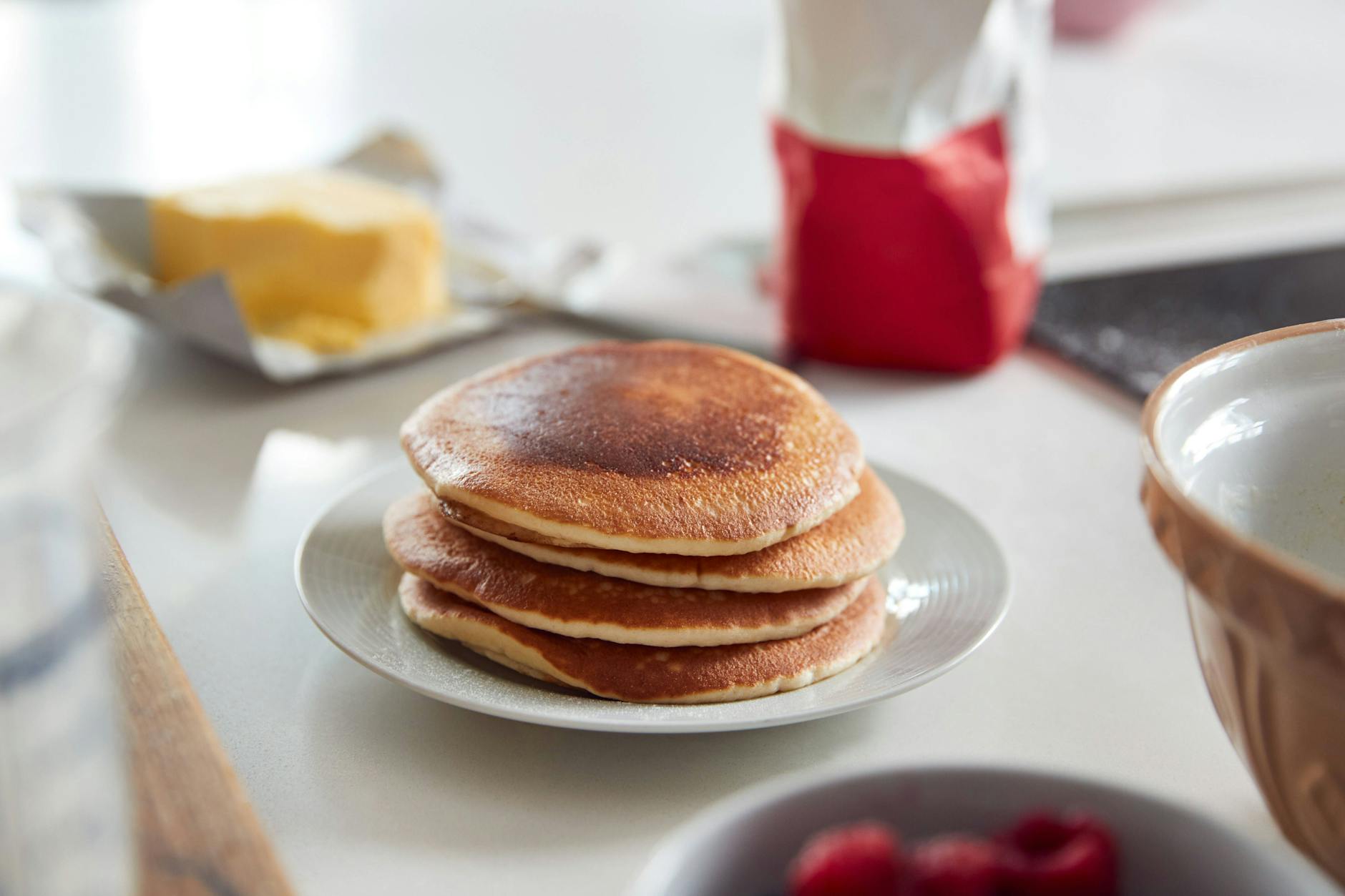 Pfannkuchen sind einfach zuzubereiten und schmecken lecker. Hier das Rezept für Pfannkuchen.