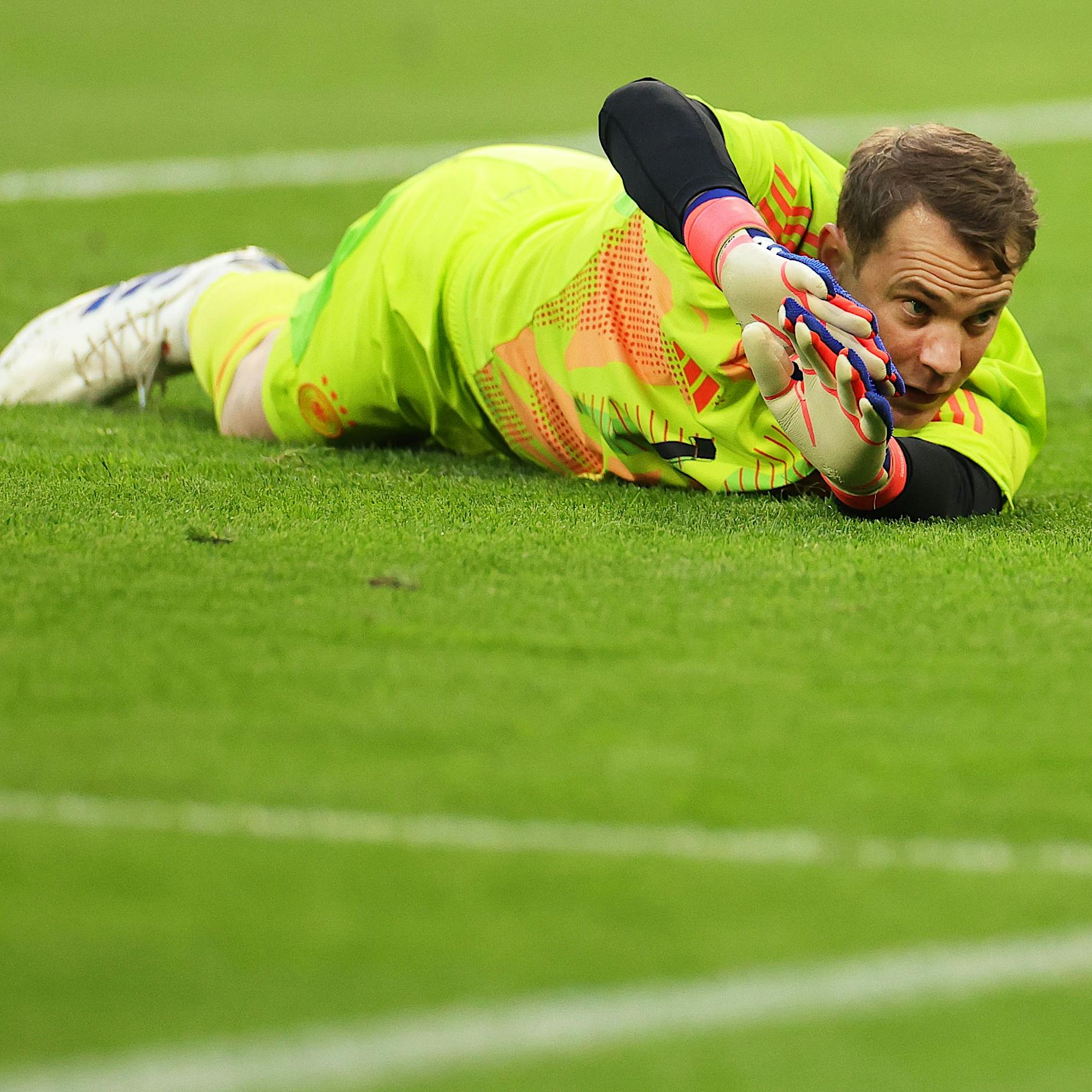 Was ist da los bei Neuer? Deutschland startet mit einer Torwartdebatte in die EM