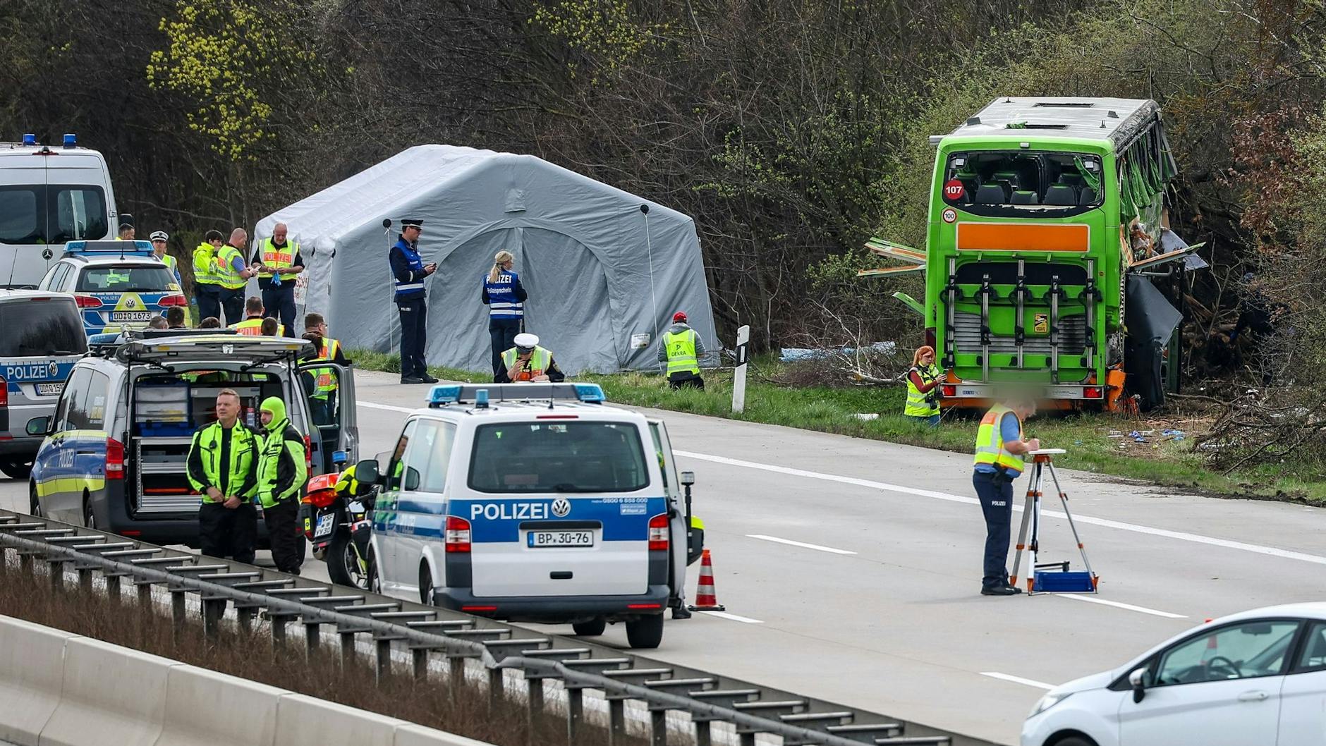Bei dem Flixbus-Unfall im März auf der A9 starben vier Passagiere.