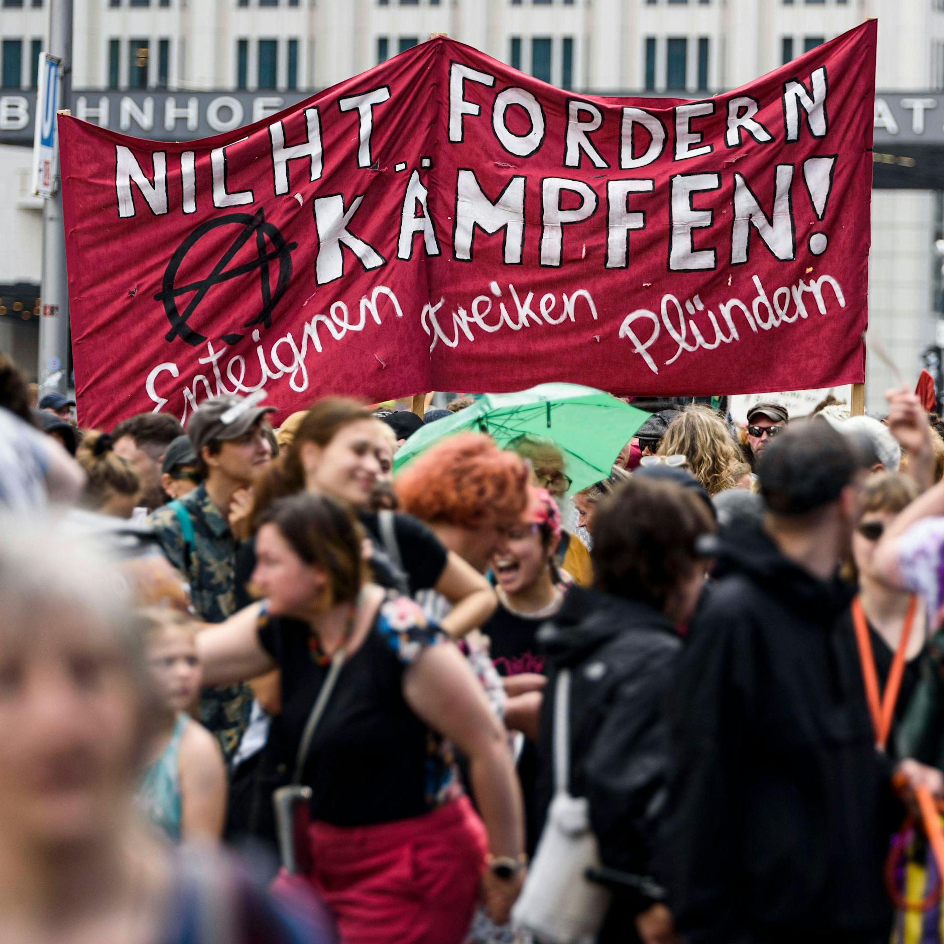 Demo-Hammer: Halbe Stadt dicht! DAS müssen Autofahrer wissen