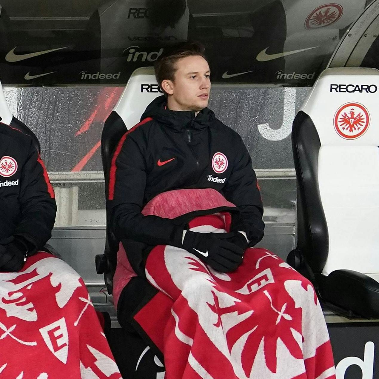 Auch seinerzeit bei Eintracht Frankfurt lernte Frederik Rönnow auf der Ersatzbank Geduld. 