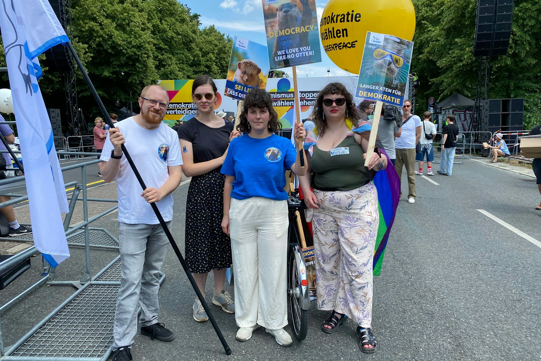 Mit seiner Teilnahme an der Demonstration rief der Naturschutzbund zu einer demokratischen Stimmabgabe bei der Europawahl am Sonntag auf.