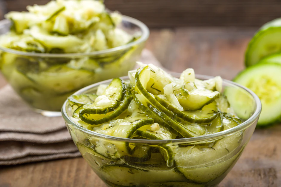 Gurkensalat Mit Essig Und Zucker Ddr DDR-Klassiker: Rezept für Omas Gurkensalat mit Essig, Öl und Kräutern