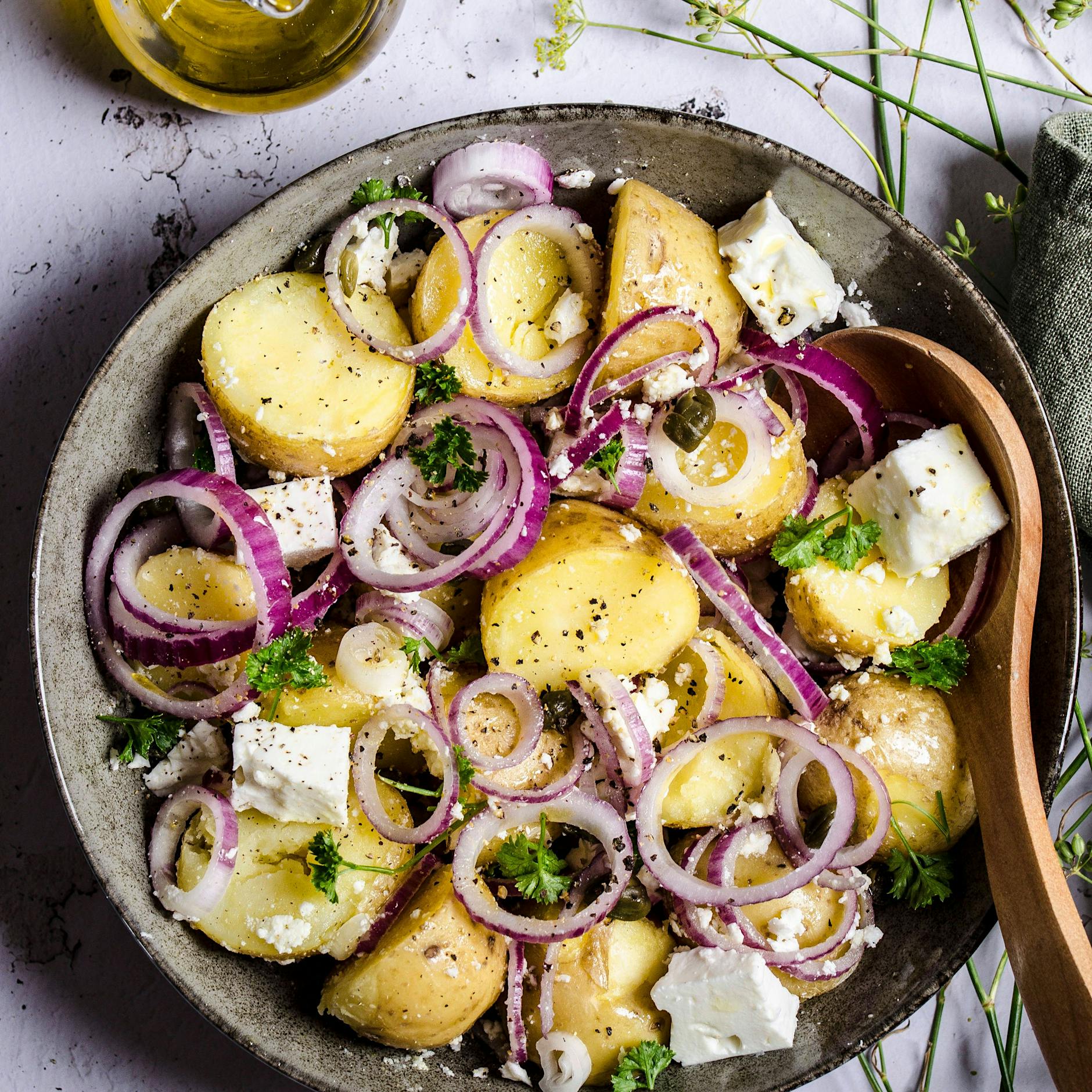 Rezept für griechischen Kartoffelsalat mit Feta und Kapern