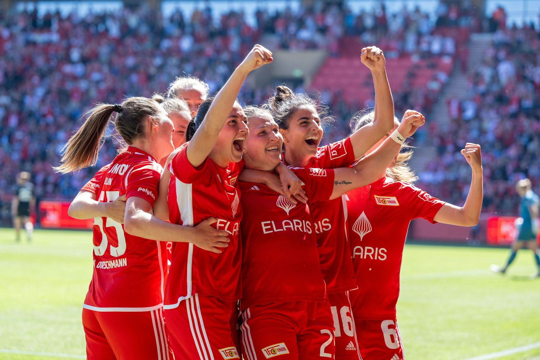 Tore, Tricks und endloser Jubel. Unions Frauen haben das Relegationshinspiel souverän gewonnen.