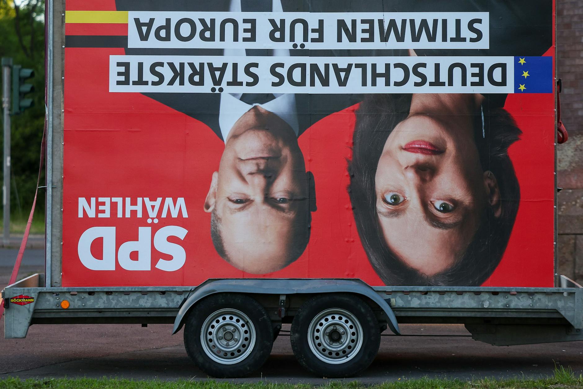 Sie wollten den Bürgern einreden, es gäbe etwas Wichtigeres, als im Sinne der eigenen Interessen zu wählen. Damit sind SPD und Grüne vor die Wand gefahren.