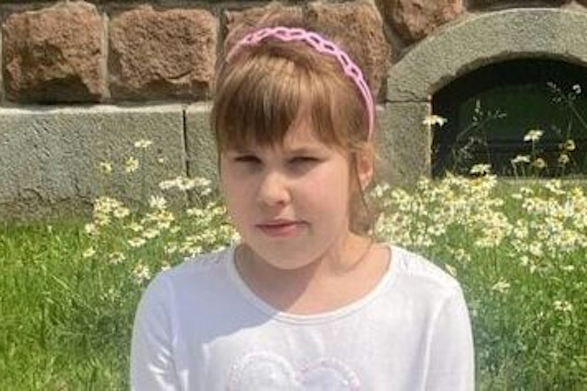 Eines der Fotos von Valeriia, mit dem die Polizei in Sachsen nach dem neunjährigen Mädchen sucht.