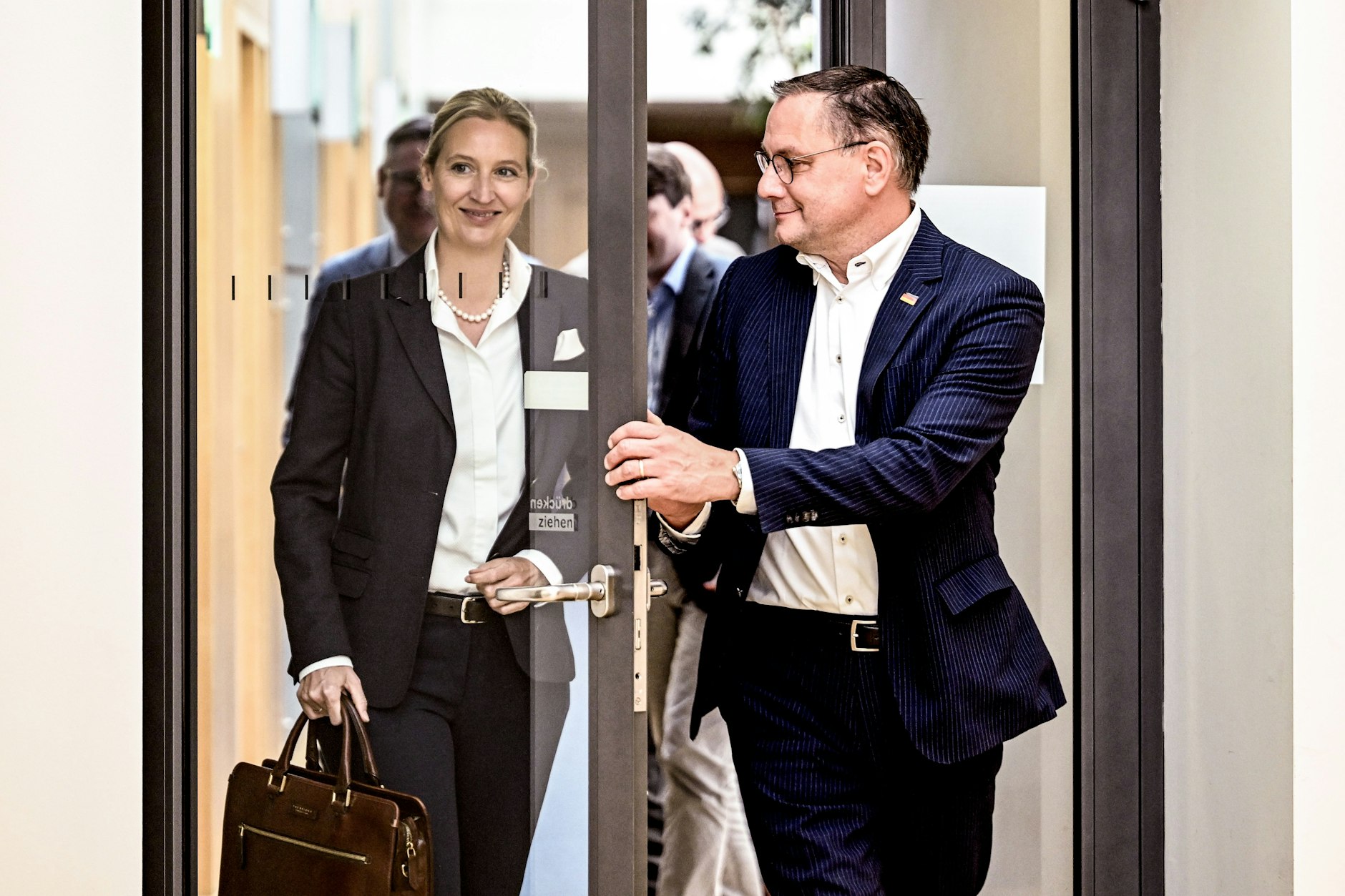 Die AfD-Bundesvorsitzenden und Fraktionsvorsitzenden der AfD, Alice Weidel und Tino Chrupalla, kommen zu Beratungen mit den neugewählten AfD Europa-Abgeordneten nach der Europawahl.