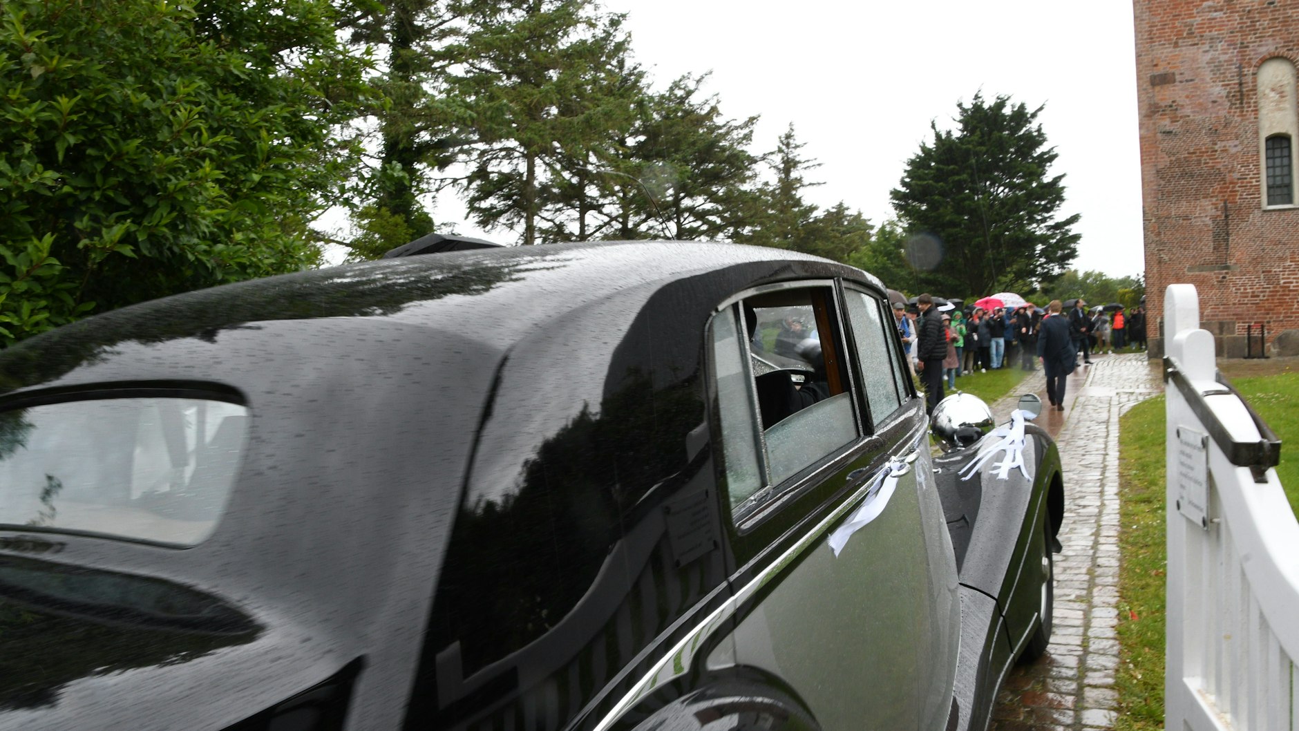 In diesem schwarzen Rolls-Royce fuhren H. P. Baxxter und seine Sara zur Kirche.