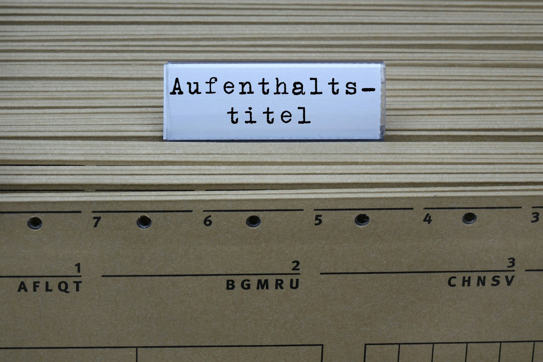 Aufenthaltstitel sind begehrt. Gestohlene Blanko-Ausweise tauchten jetzt bei Schleusern auf.