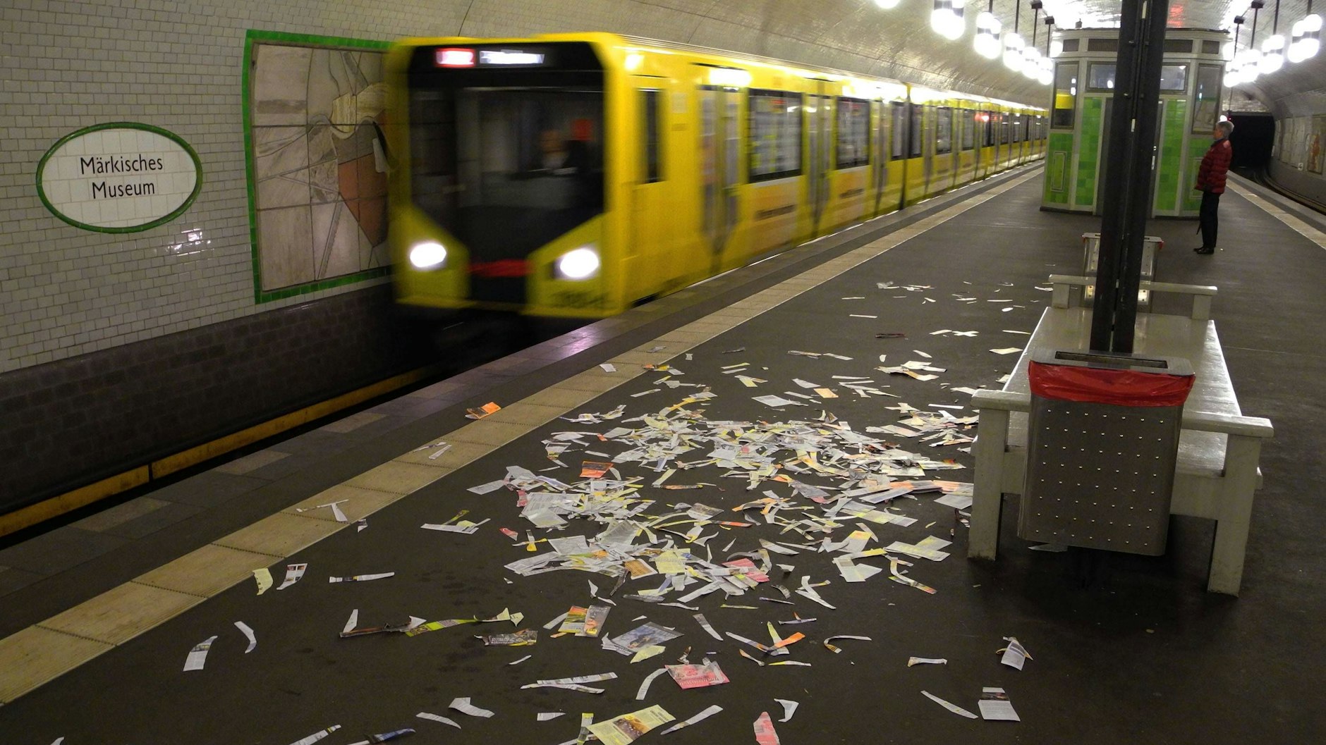Auch auf dem U-Bahnsteig muss mal wieder aufgeräumt werden.