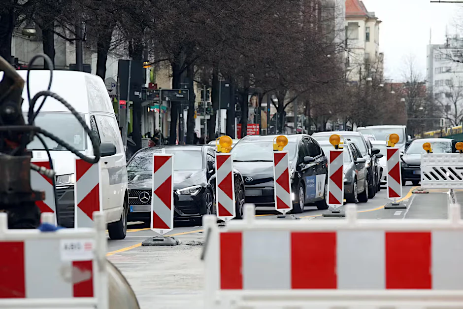 Berliner Autofahrer müssen am Montag mit einigen Baustellen rechnen.