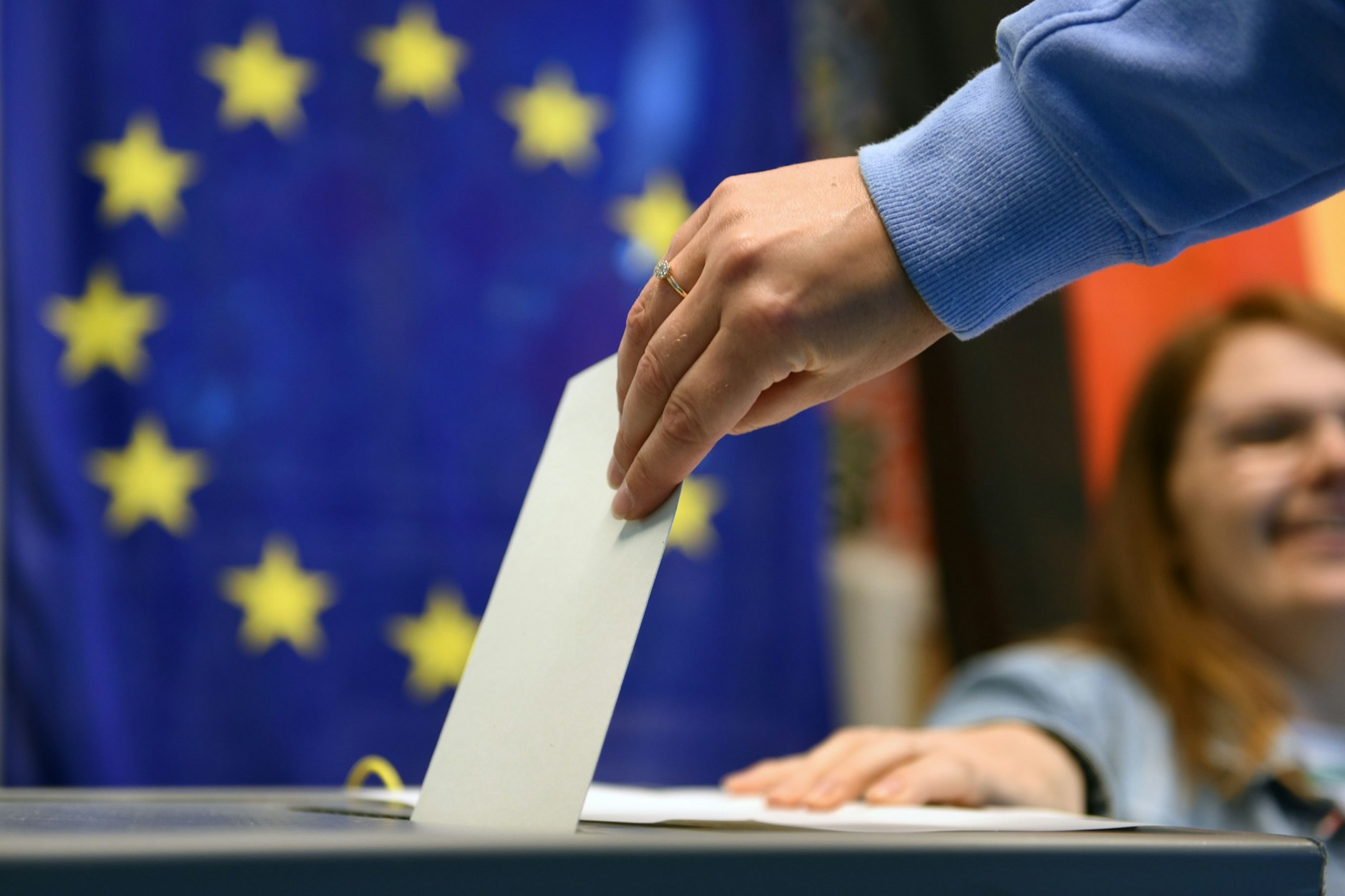 Stimmabgabe in einem Berliner Wahllokal bei der Europawahl am Sonntag