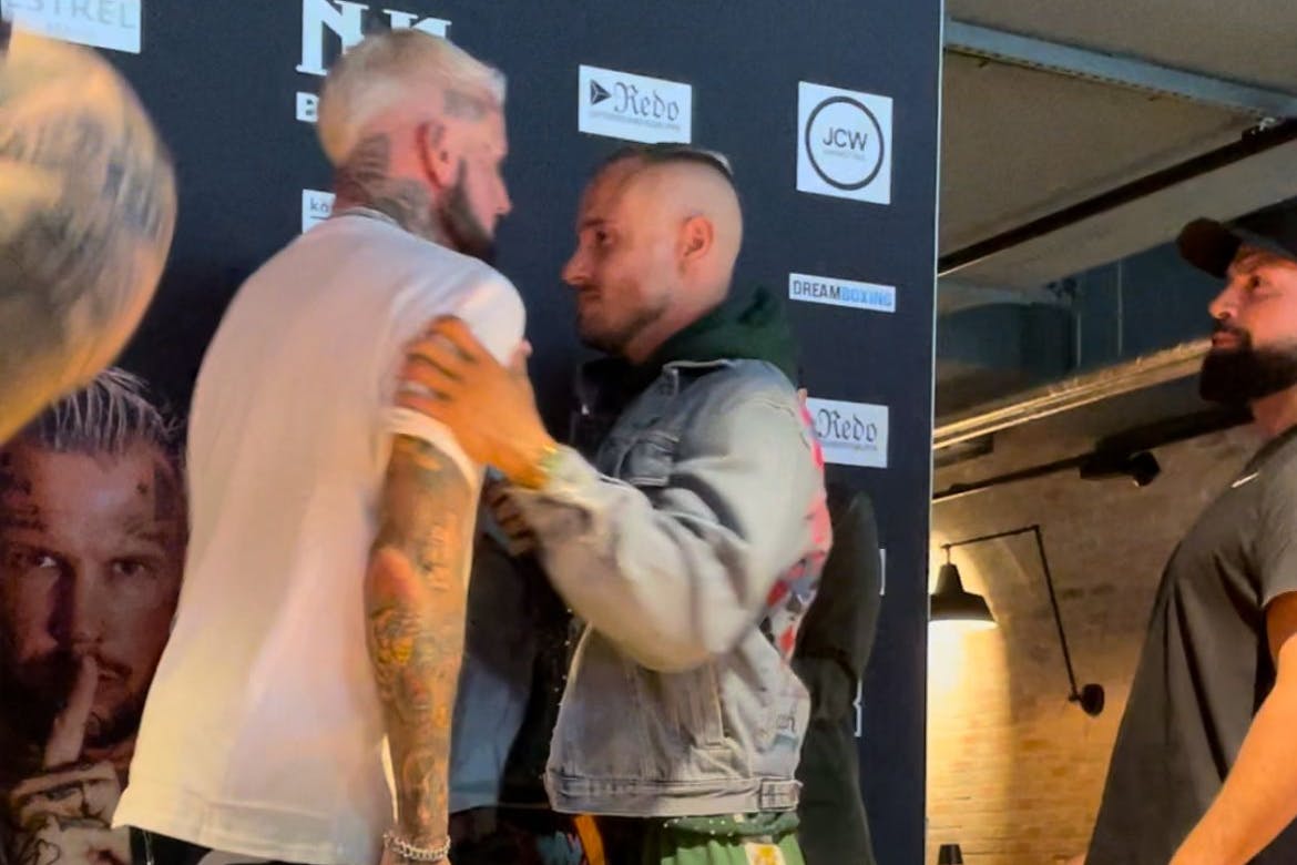 Als Eric Sindermann und Jörg Hansen bei der Pressekonferenz aufeinandertreffen, eskaliert die Situation.