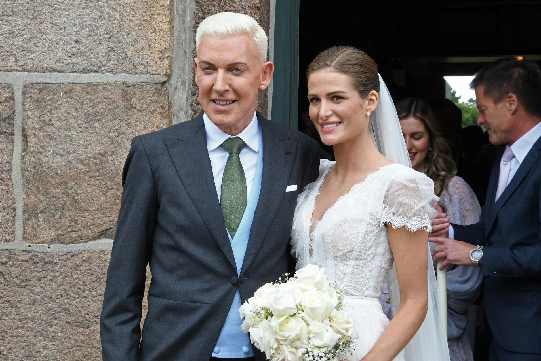 Musiker H. P. Baxxter und seine frisch angetraute Ehefrau Sara nach der Hochzeit auf Sylt.