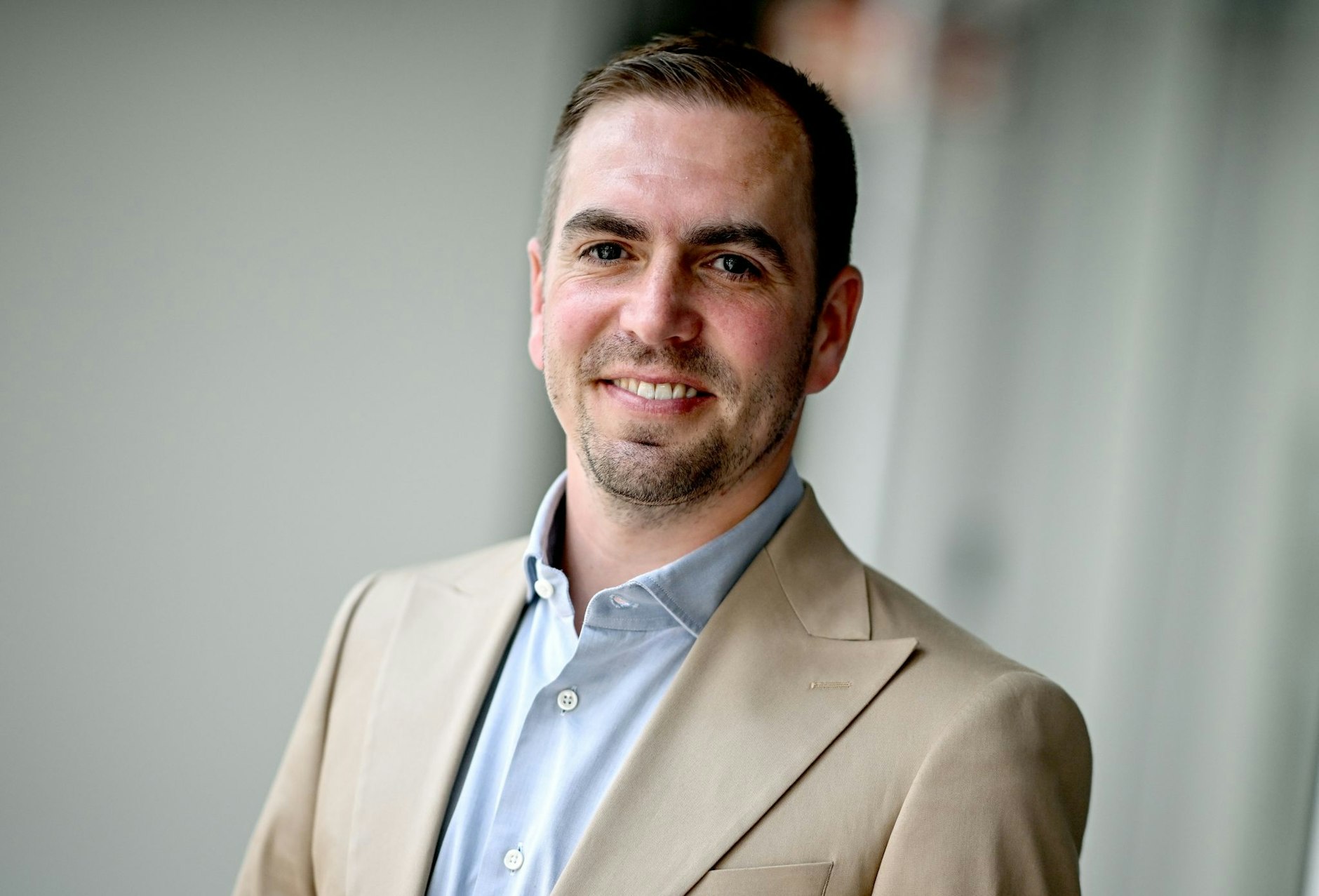 ARCHIV - «Ich werde diese Wege mit dem Zug bestreiten und so viele Spiele wie möglich sehen.», sagt Philipp Lahm, Turnierdirektor der bevorstehenden Fußball-EM in Deutschland.  