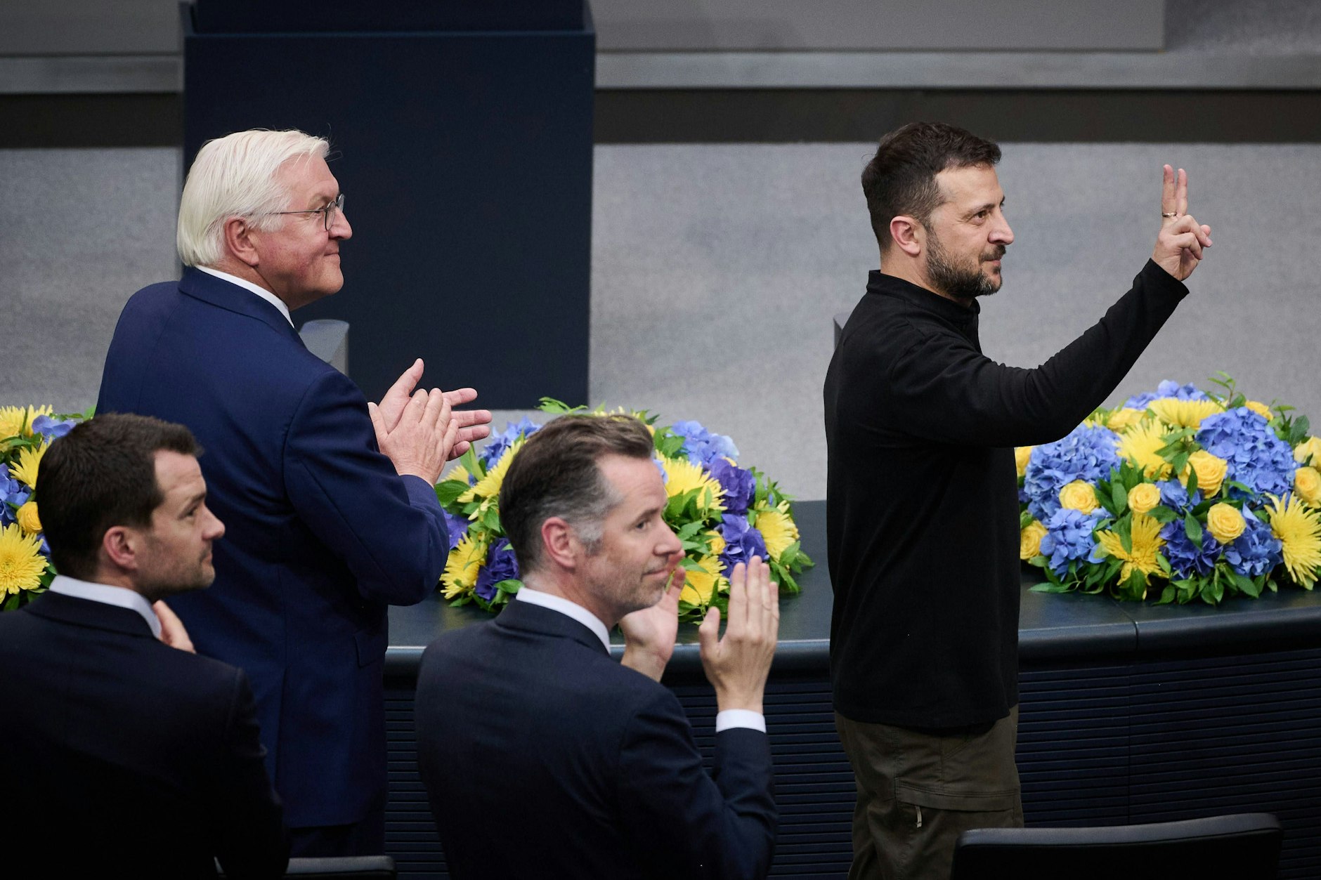 Berlin: Der ukrainische Präsident Wolodymyr Selenskyj nach seiner Rede im Deutschen Bundestag.&nbsp;