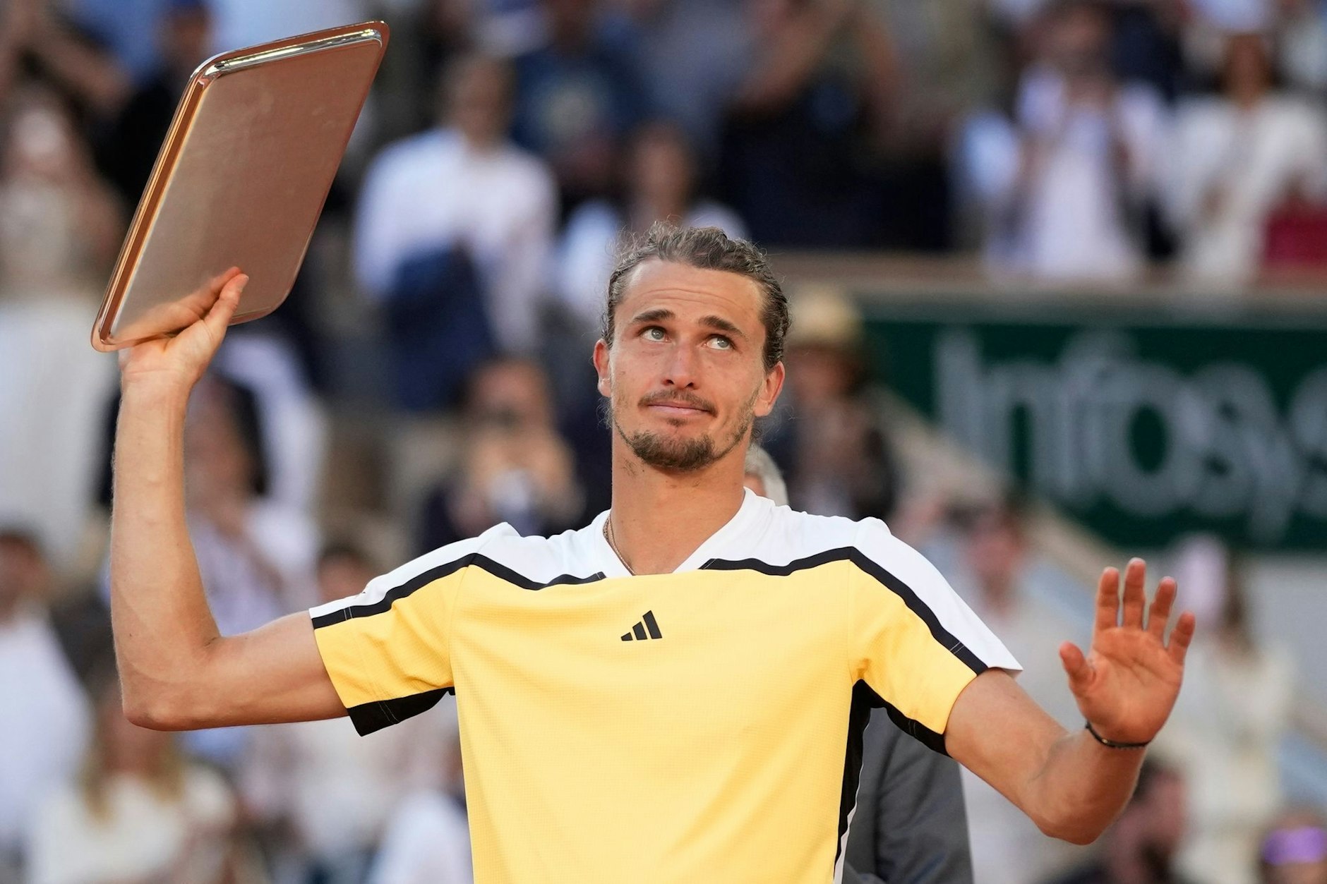 Alexander Zverev hat das French-Open-Finale gegen den Spanier Carlos Alcaraz nach fünf Sätzen verloren.  