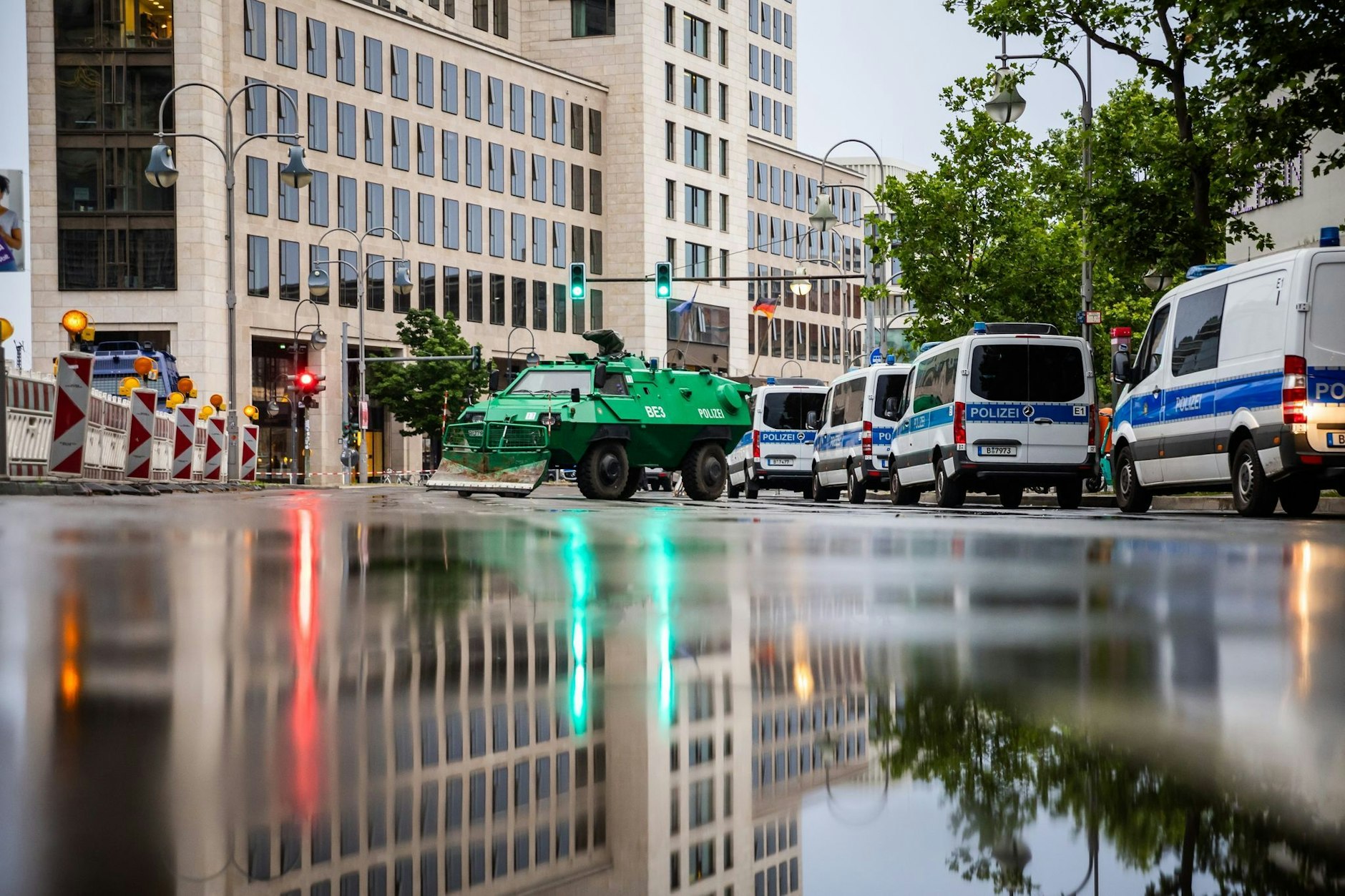 Zur Ukraine-Wiederaufbaukonferenz werden etwa 2000 Vertreter aus etwa 60 Ländern in Berlin erwartet. Die Polizei führt deshalb umfangreiche Sicherungsmaßnahmen durch.