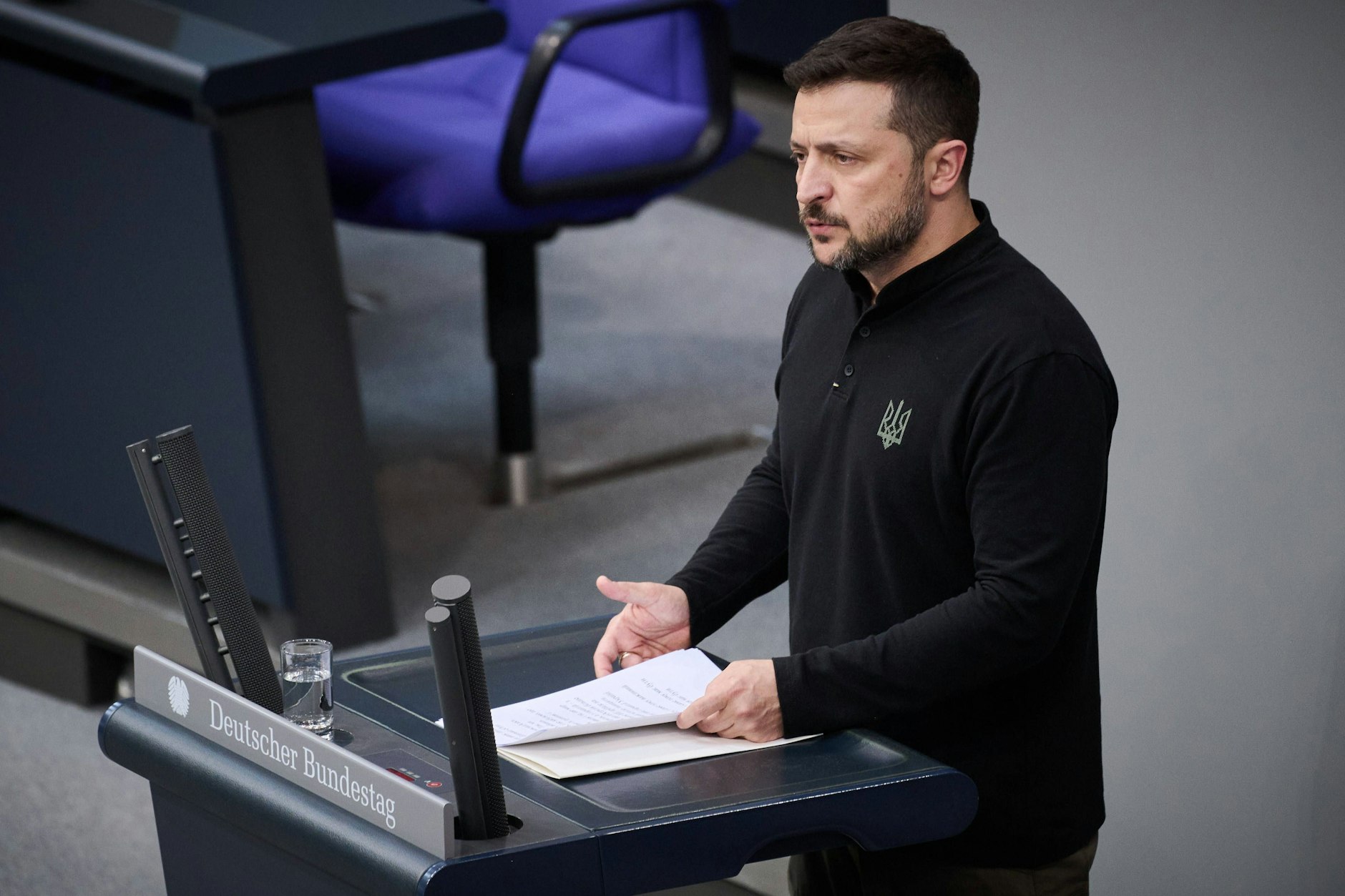 Berlin, Selenskyj hält eine Rede im Bundestag.