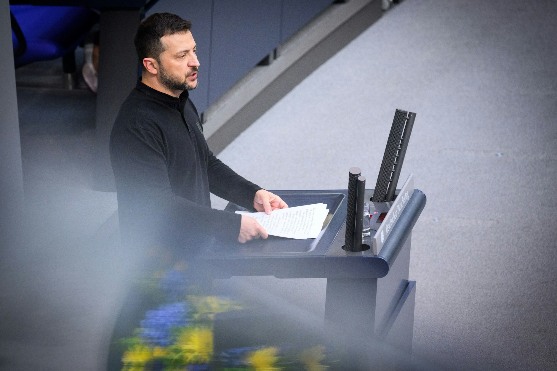 Wolodymyr Selenskyj, Präsident der Ukraine, hält im Deutschen Bundestag eine Rede. AfD und BSW nahmen daran teilweise nicht teil.