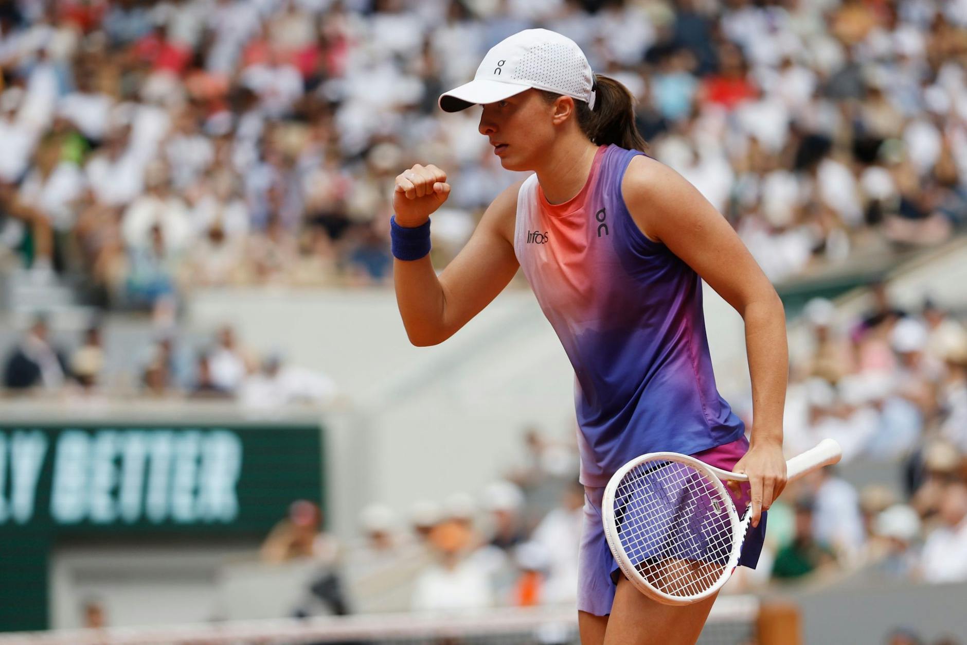 dpatopbilder - Iga Swiatek aus Polen gewinnt in zwei Sätzen das Finale der French Open.