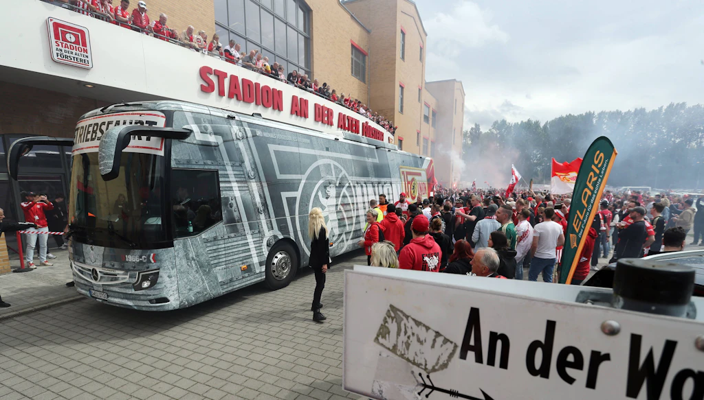 Yeni terfi eden Holstein Kiel, Köpenick'in açık ara önünde