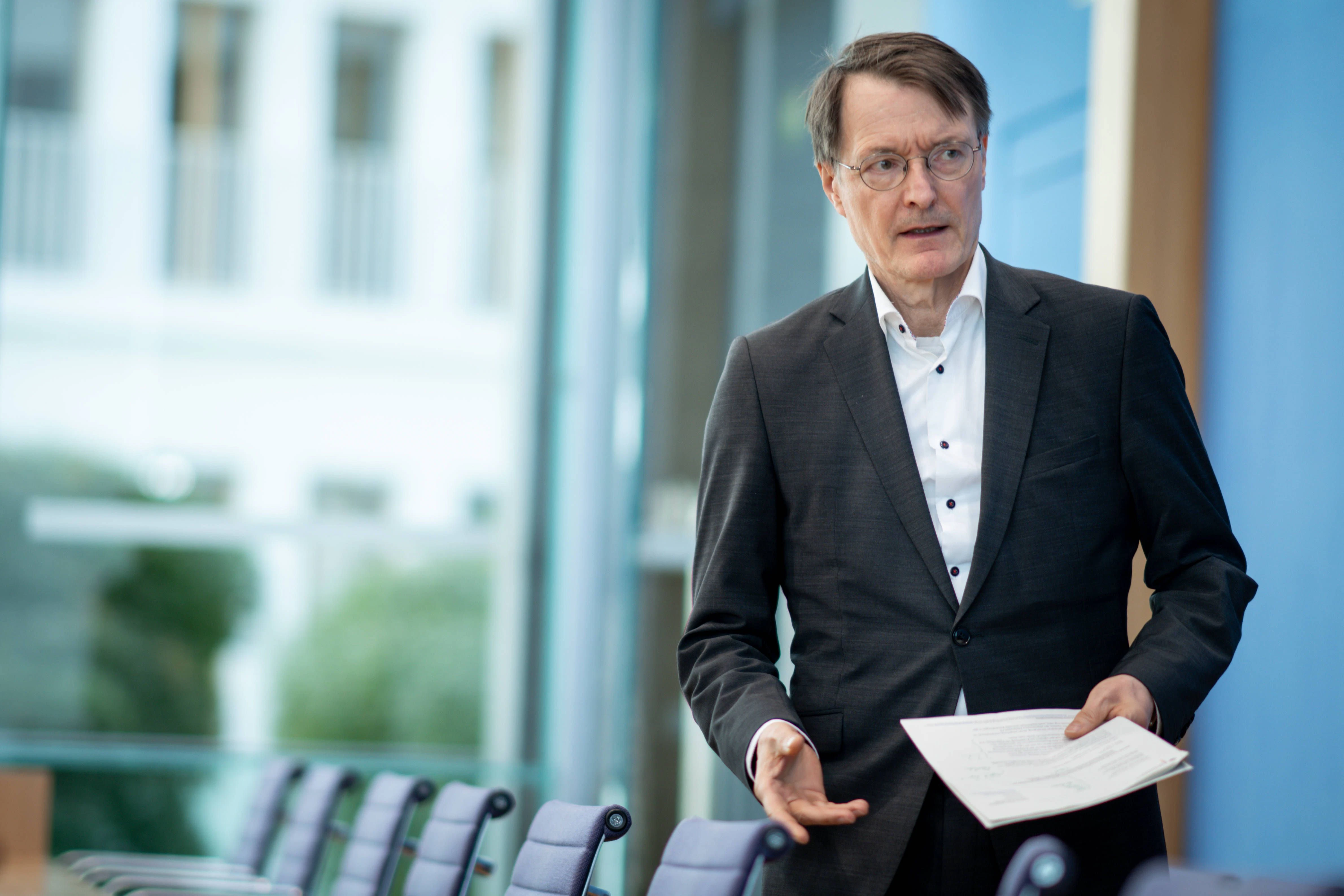 Karl Lauterbach bei der Bundespressekonferenz zur Krankenhausreform im Mai