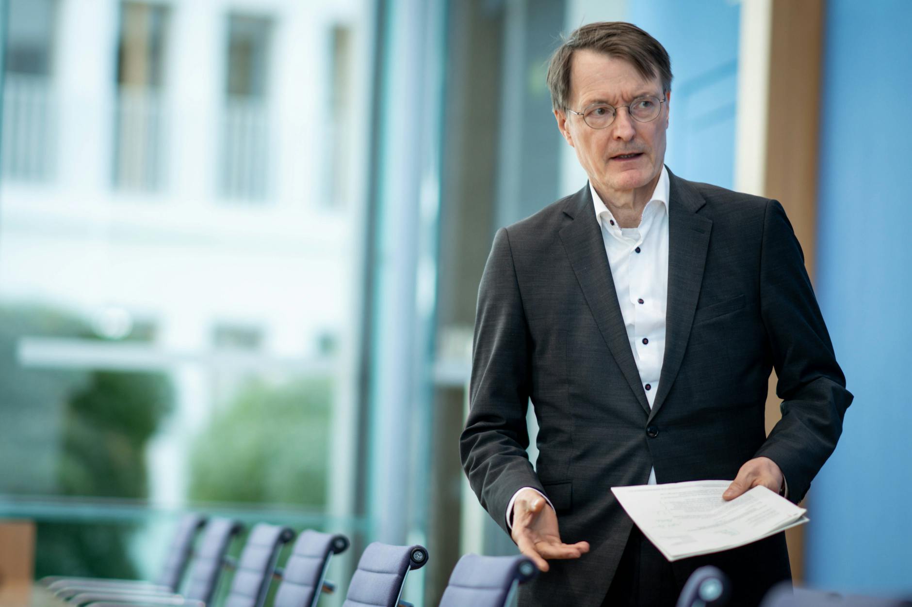Karl Lauterbach bei der Bundespressekonferenz zur Krankenhausreform im Mai