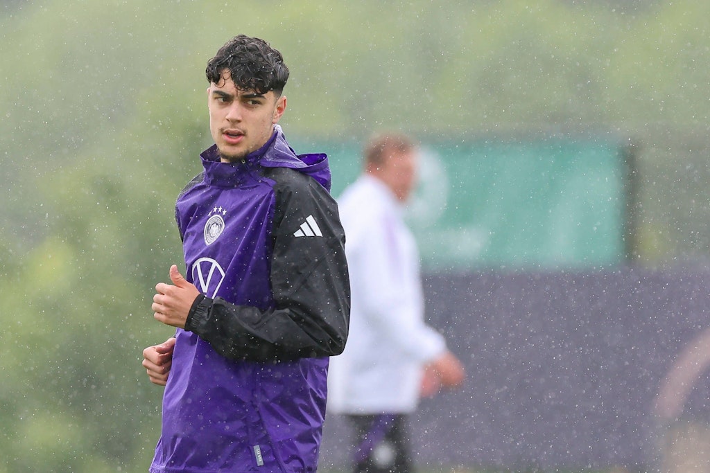 Breaking Aleksandar Pavlovic Fällt Nach Augen Op Aus Die Reaktion Des Trainers - m8gc47t