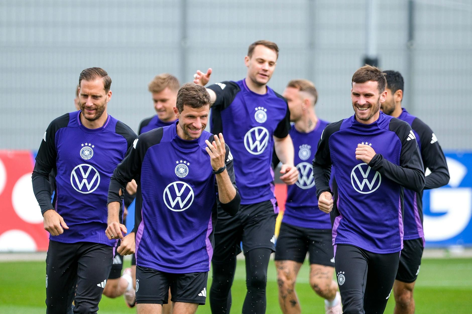 Die deutsche Nationalmannschaft steht mit einem Marktwert von 851 Millionen Euro abgeschlagen von der Spitze auf Platz fünf.