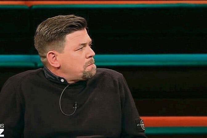 Für den Betrug mit Kryptowährungen werden Tim Mälzer und Markus Lanz benutzt. Fake-Aussagen, die sie nie getätigt haben, sollen Verbraucher in die Falle locken.