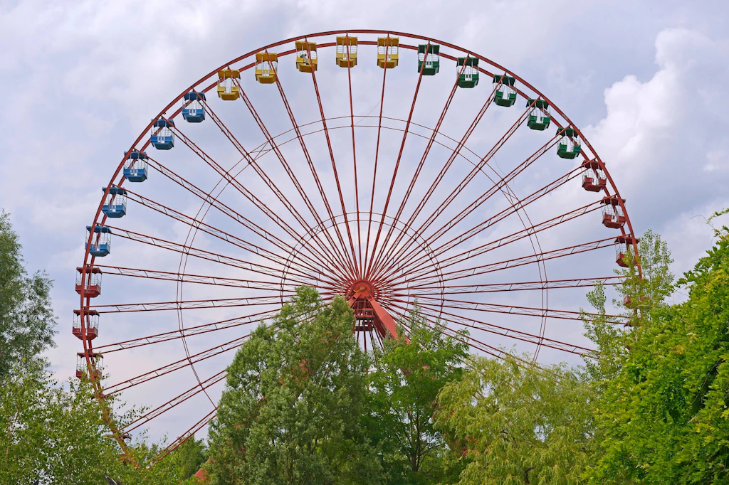 VIDEO: Hey, wo bringen sie das Spreepark-Riesenrad hin?