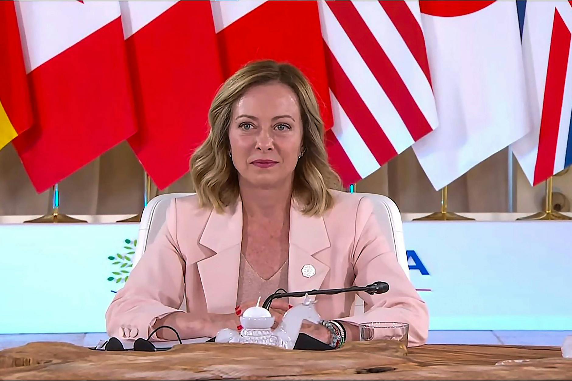 Giorgia Meloni selbstbewusst: Bei einer G7-Arbeitssitzung zu den Themen Afrika, Klimawandel und Entwicklung wirbt die italienische Premierministerin für ihren Mattei-Plan einer neuen Zusammenarbeit mit dem Süden.