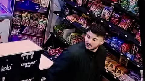 Die Polizei Berlin fragt: Wer kann Hinweise zu diesem Mann geben.?