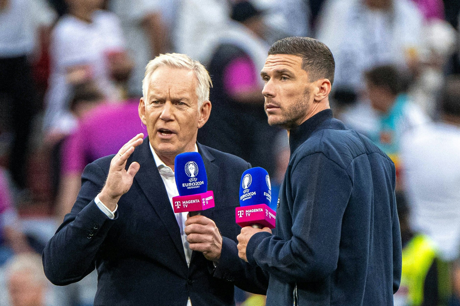 Moderator und Experte: Johannes B. Kerner (l.) und Robin Gosens beim Eröffnungsspiel der EM 2024.