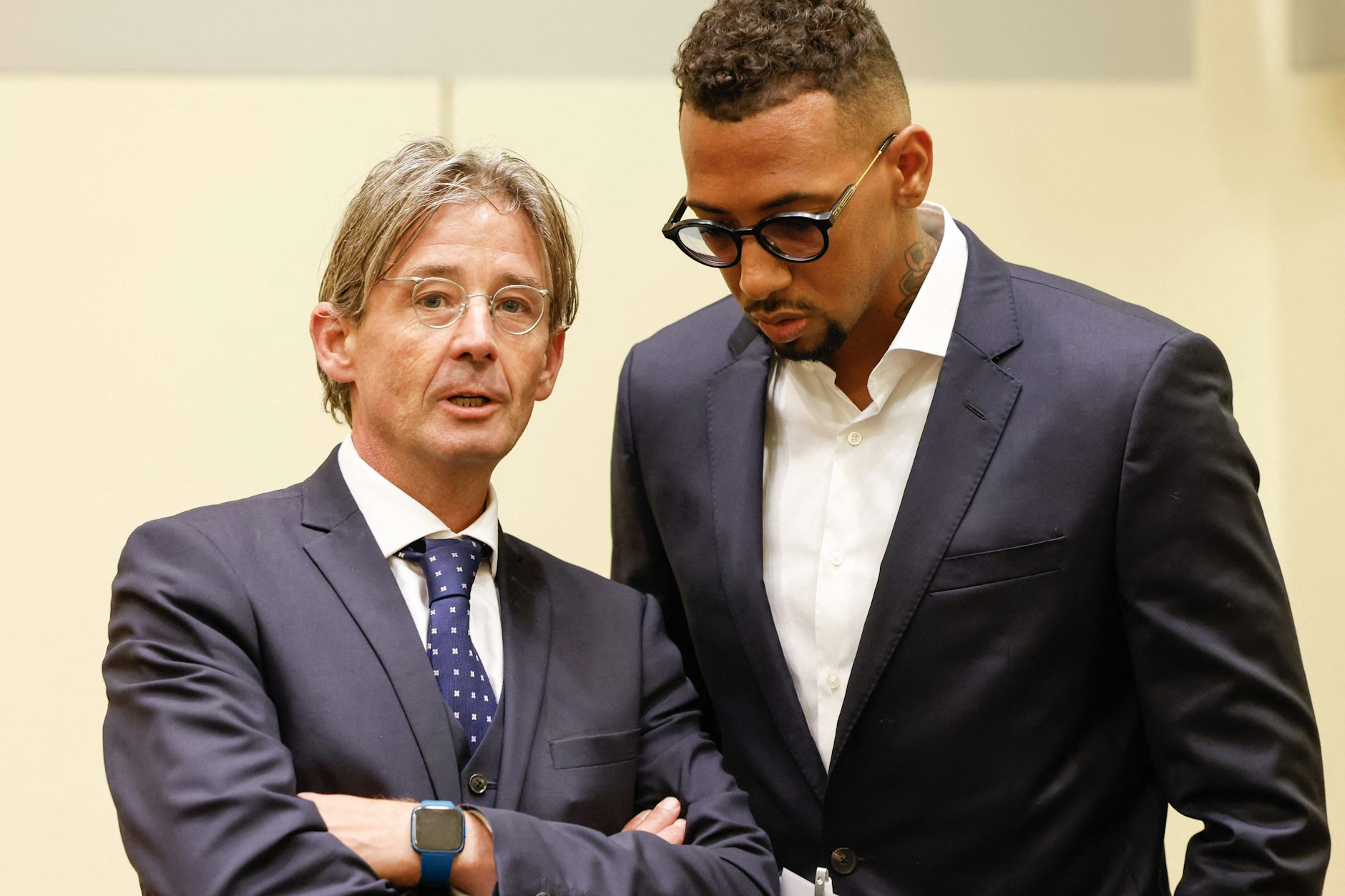 Jérôme Boateng mit seinem Anwalt Leonard Walischevski im Münchner Gericht
