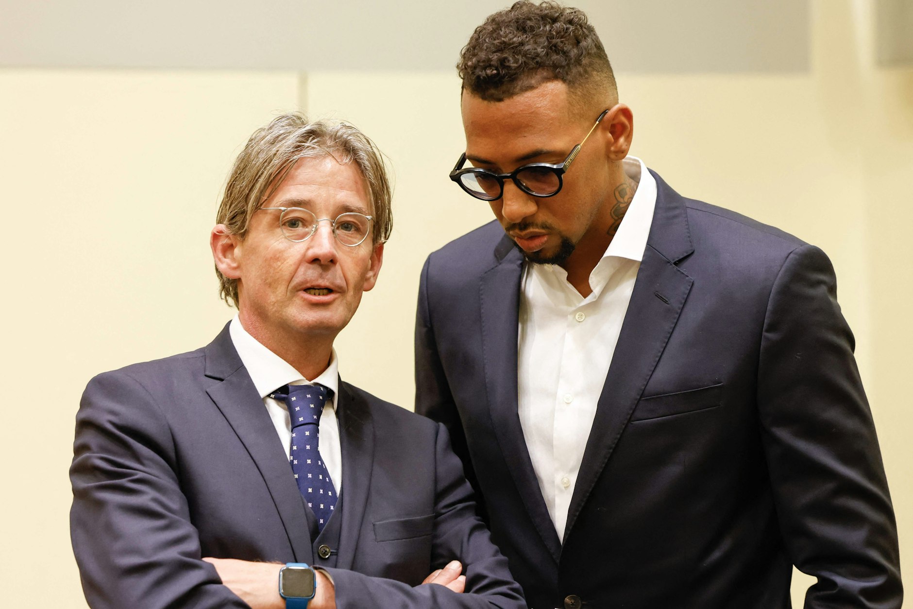 Boateng mit seinem Anwalt Leonard Walischevski im Münchner Gericht. 