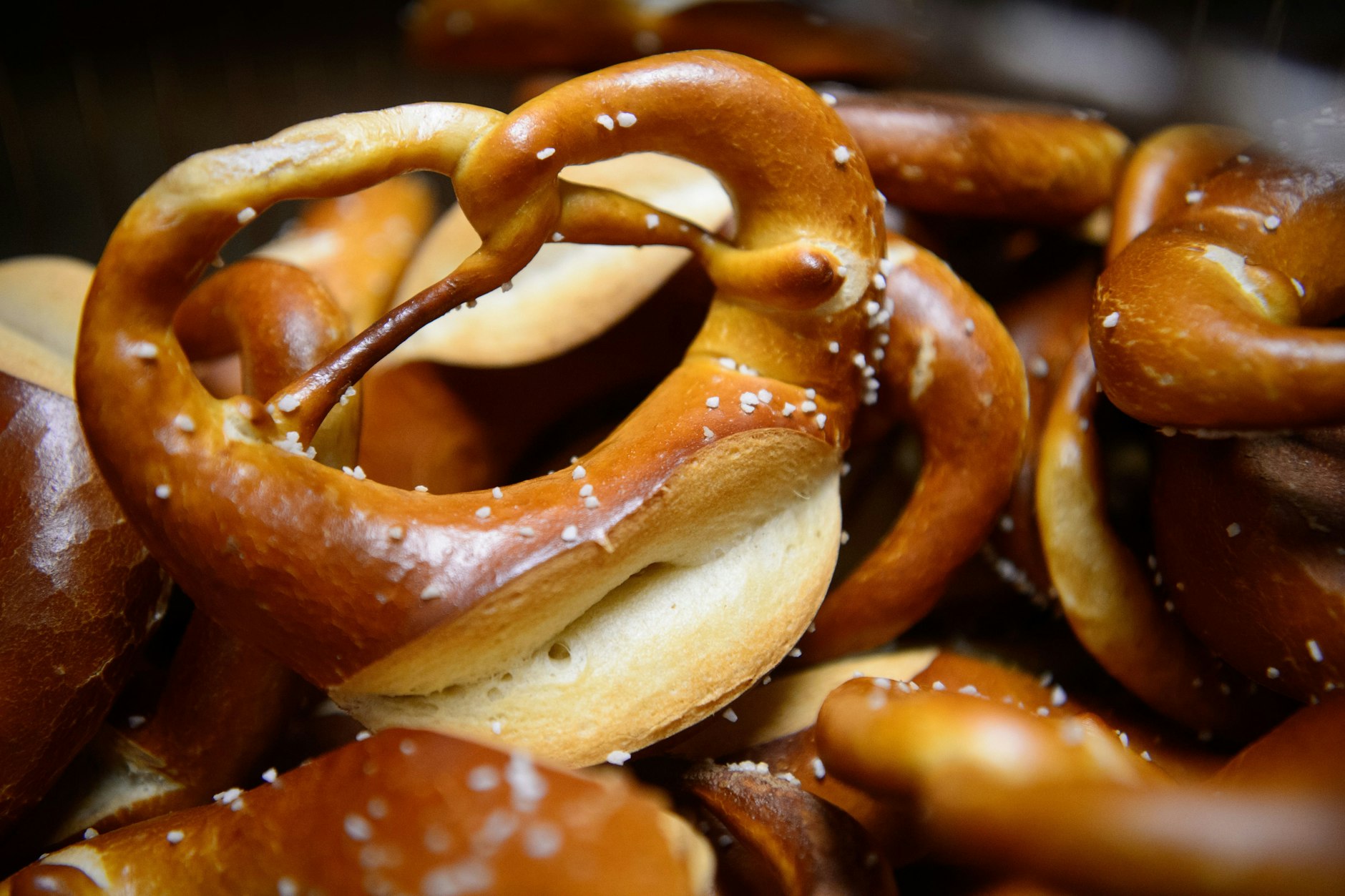 Ob mit Butter, Obazda oder einfach pur - die Laugenbrezel ist eines der beliebtesten Gebäcke der Deutschen.