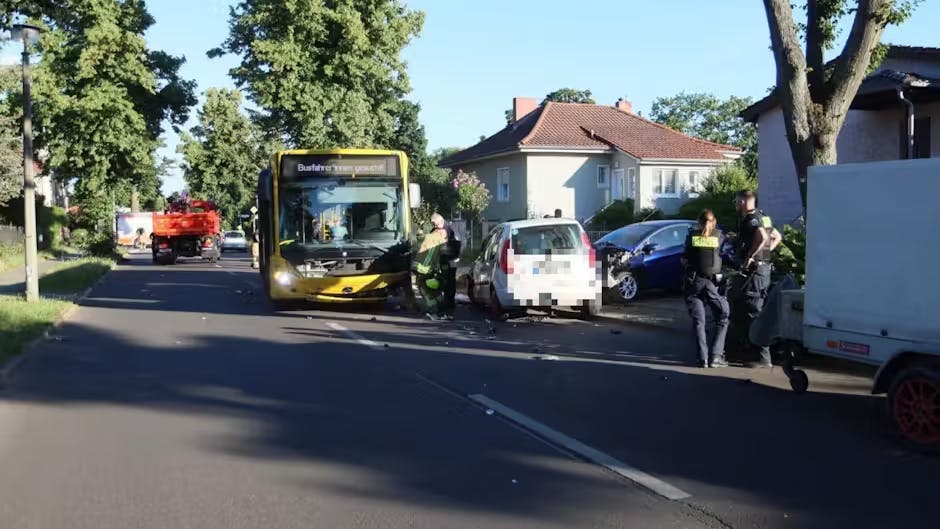 In Altglienicke kam es am Donnerstagabend zu einem Verkehrsunfall.