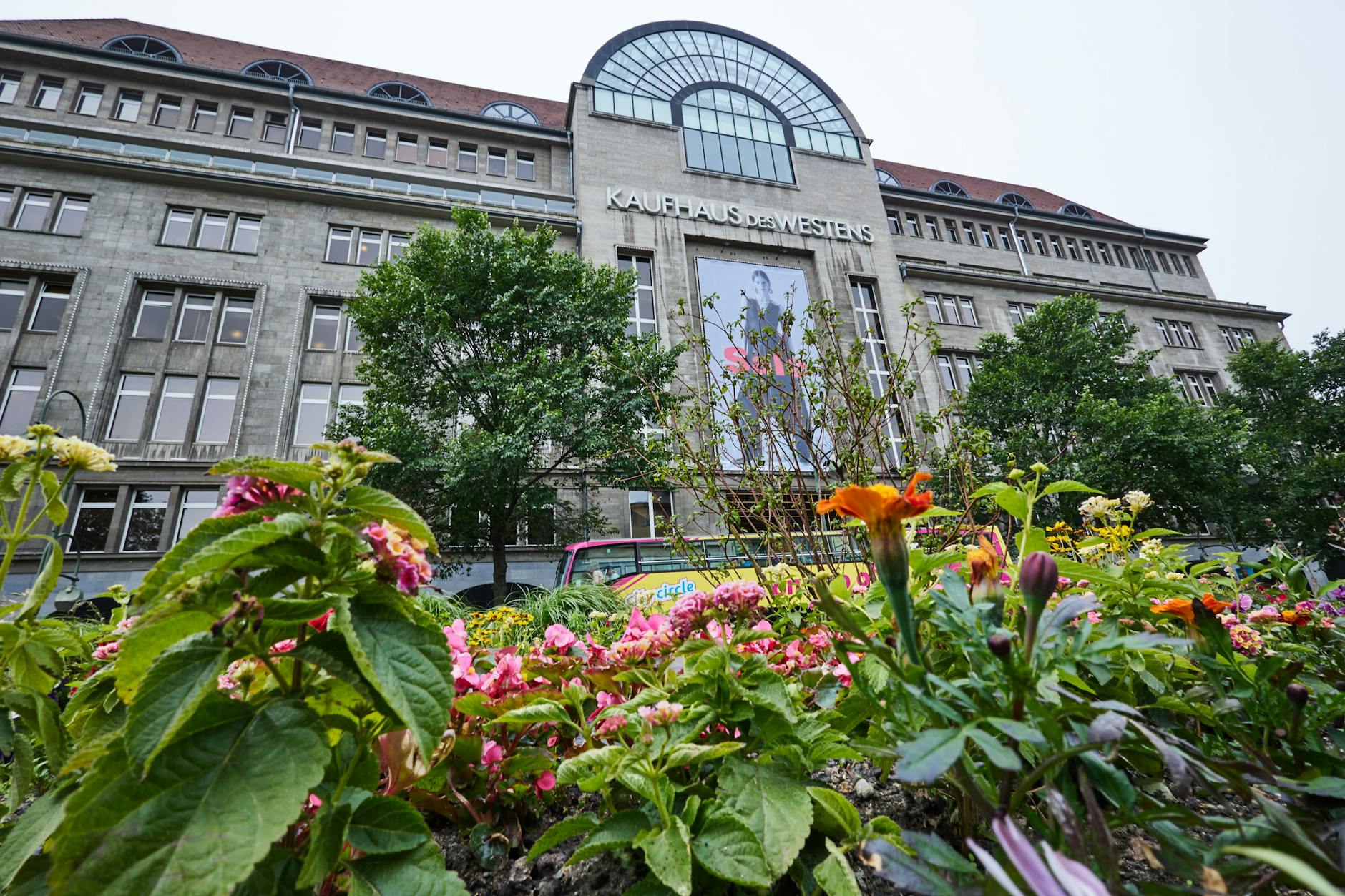 Blick auf das Kaufhaus des Westens (KaDeWe) am Wittenbergplatz. Die Fleischabteilung im 6. Stock wurde geschlossen.