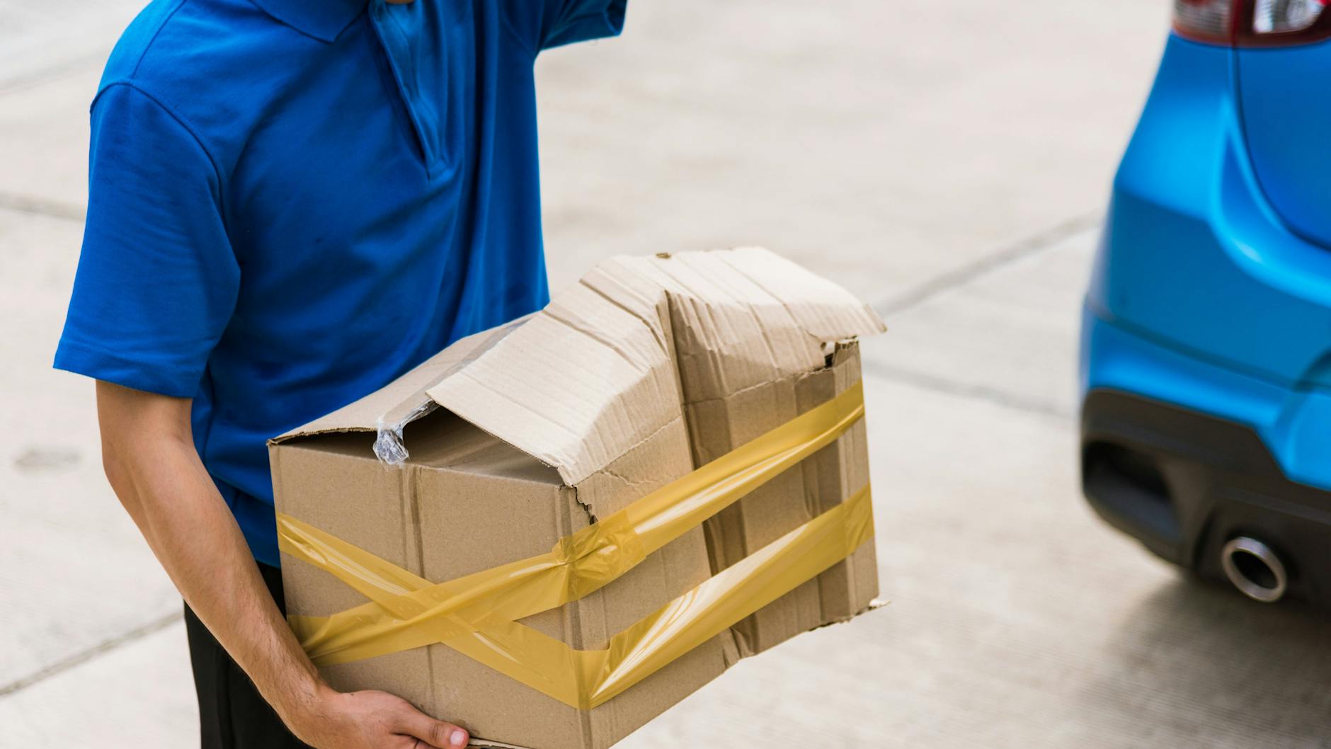 Kommt ein Paket bei Ihnen schon mit Rissen und Beulen an, sollten Sie es besser nicht annehmen.