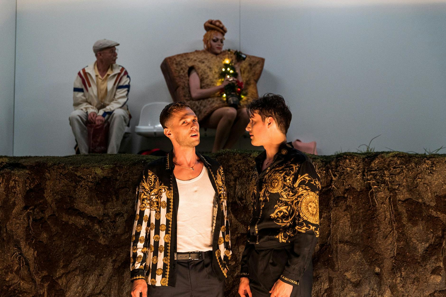 Stürmer (Denis Grafe) und Mittelfeldspieler (Matthis Heinrich) in „Zwei Herren von Real Madrid“ 