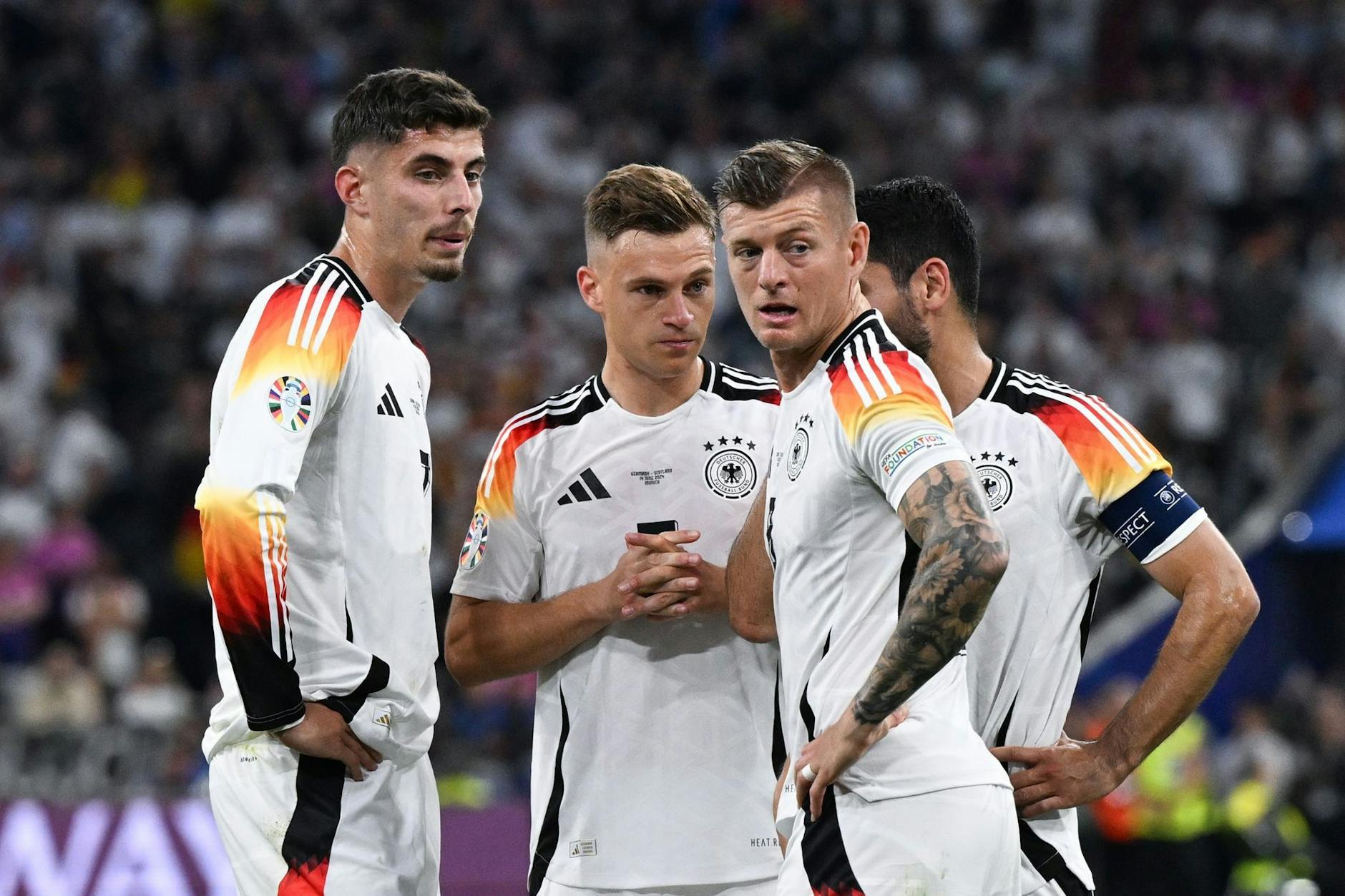 Deutschlands Kai Havertz (l-r), Joshua Kimmich, Toni Kroos und İlkay Gündoğan beim Spiel gegen Schottland
