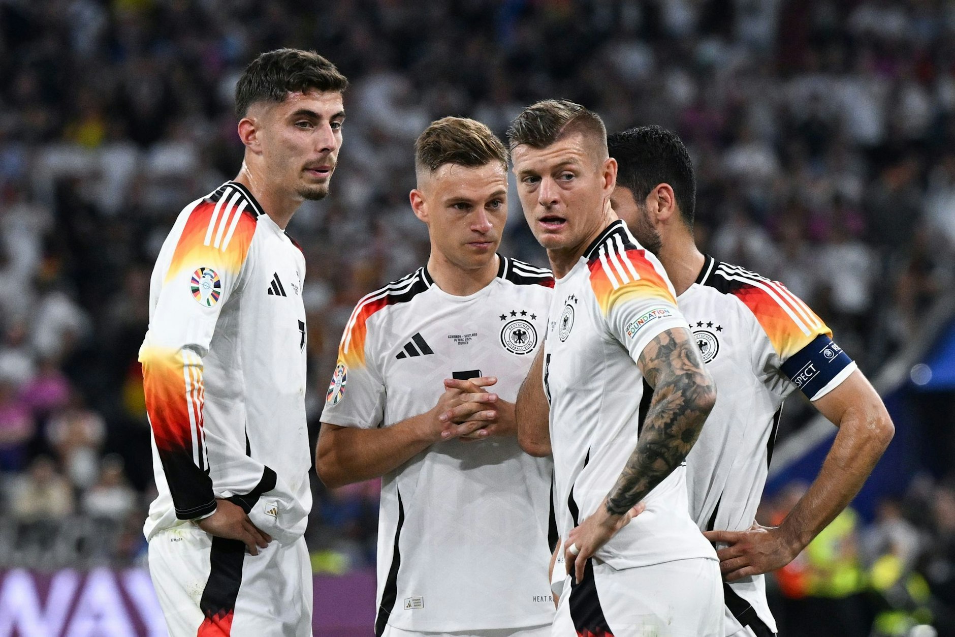 Deutschlands Kai Havertz (l-r), Joshua Kimmich, Toni Kroos und İlkay Gündoğan beim Spiel gegen Schottland