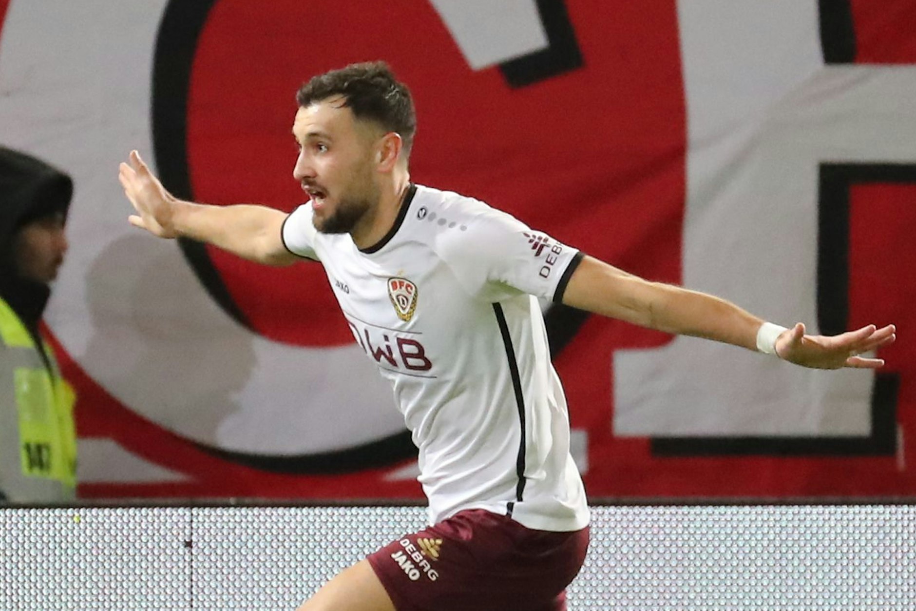 Für Rufat Dadashov steht fest: Er will auch in der neuen Saison im Trikot des BFC Dynamo über Tore jubeln.