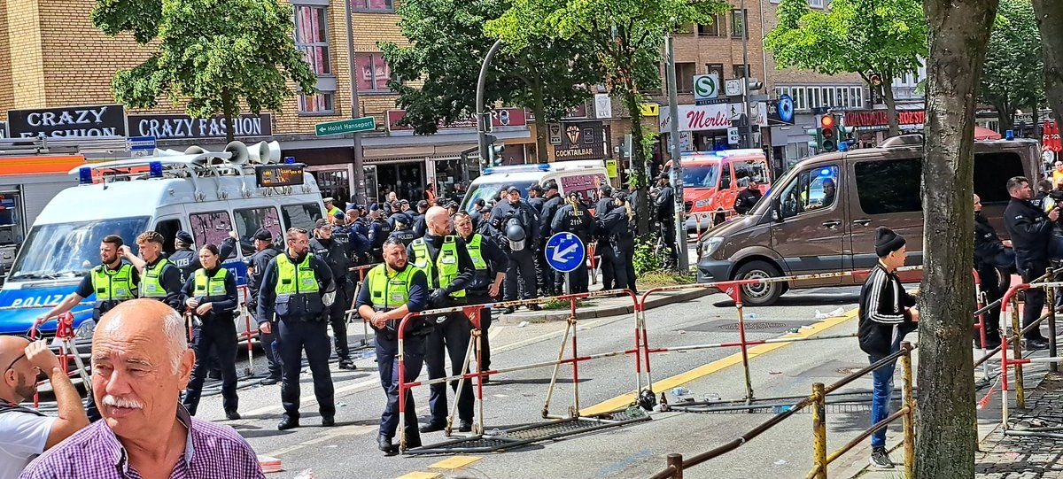 Image - Amok auf der Reeperbahn: Polizei schießt auf Spitzhacken-Mann!
