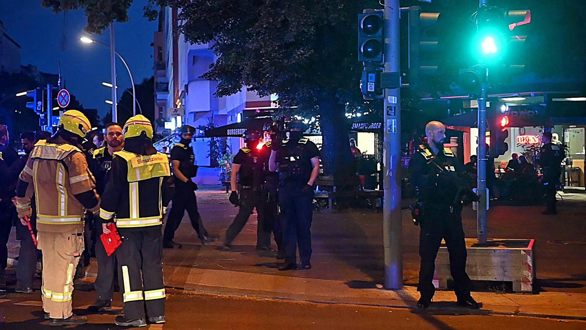 Die Polizei sucht den flüchtigen Täter.