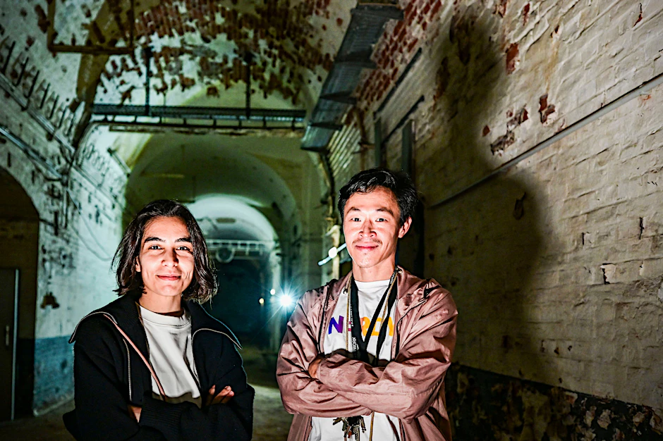 Geisterstimmung: Asli Varol und Simon Uhcholl-Lee von der Genossenschaft Vollgut, die die Keller der Kindl-Brauerei übernehmen möchte.