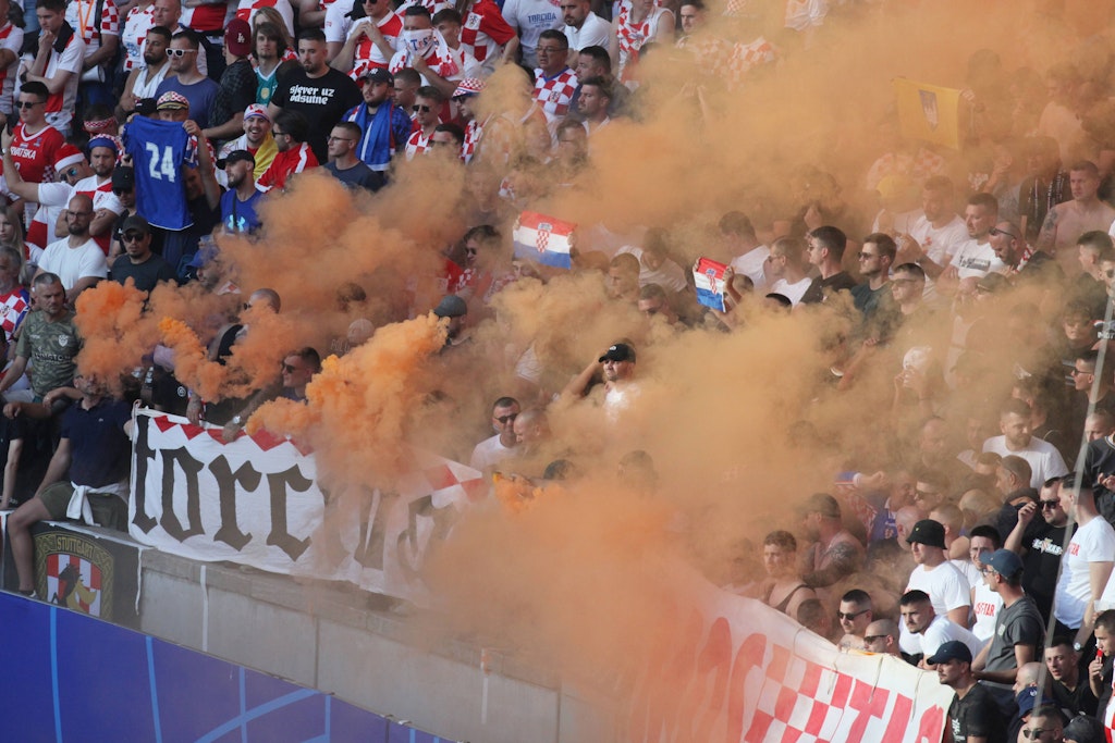 PyrotechnikVerbot Warum Berlin für viele kroatische EMFans wichtig ist